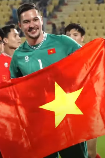 Cú sốc Trung Kiên: dữ liệu định nghĩa thế hệ thủ môn Việt kiều mới